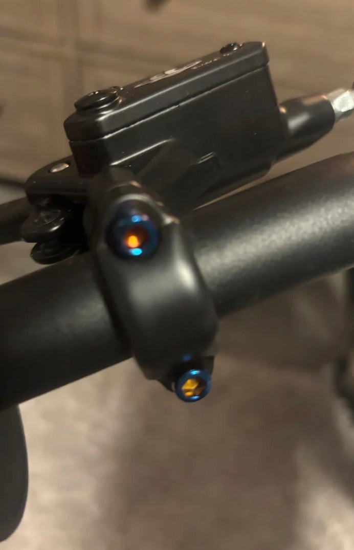 BAR CLAMP TITANIUM BOLTS (FITS EBOX, TUTTIO, MOTOTEC, AND RTR (COMES WITH 4 BOLTS)